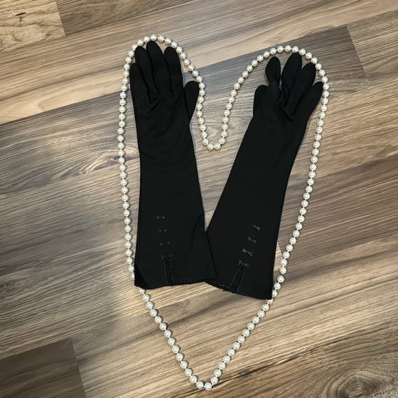 Vintage Saks Fifth Avenue Black Beaded Small Bows Dramatic Slender Elbow Gloves - Picture 8 of 14